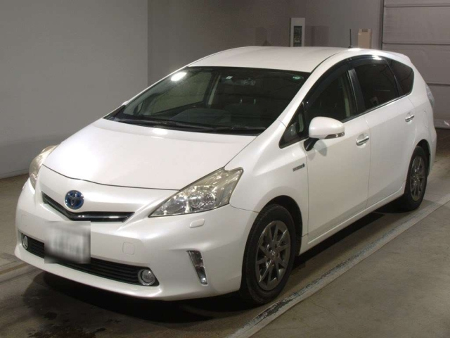 TOYOTA PRIUS ALPHA 2013