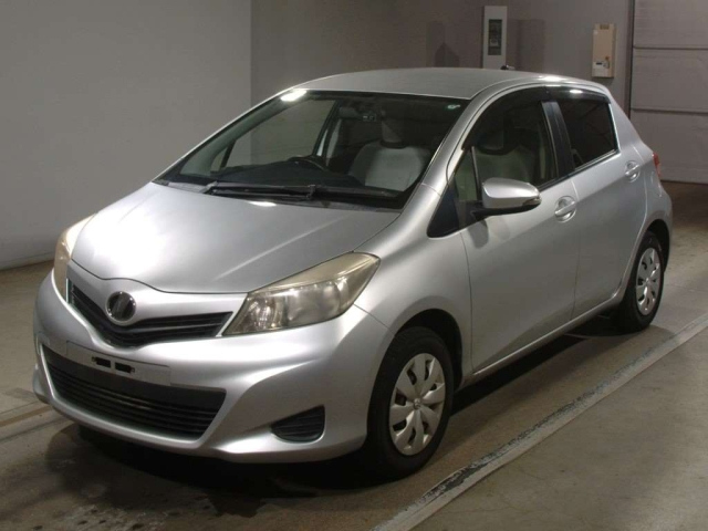 TOYOTA VITZ 2013