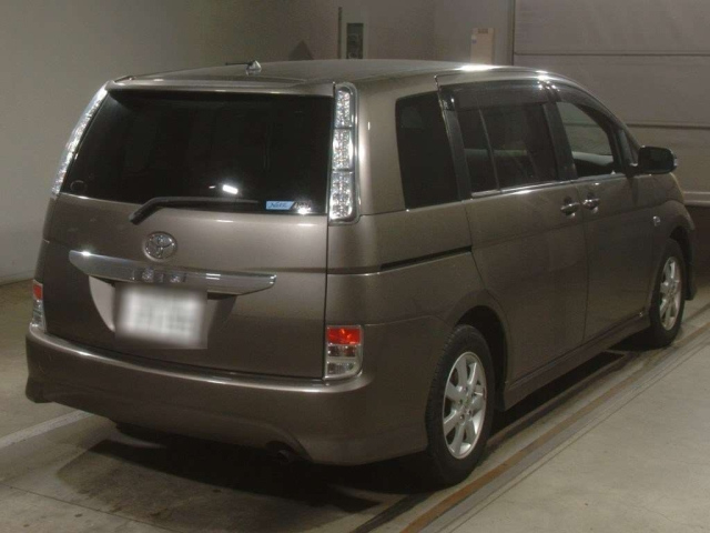 TOYOTA ISIS 2011