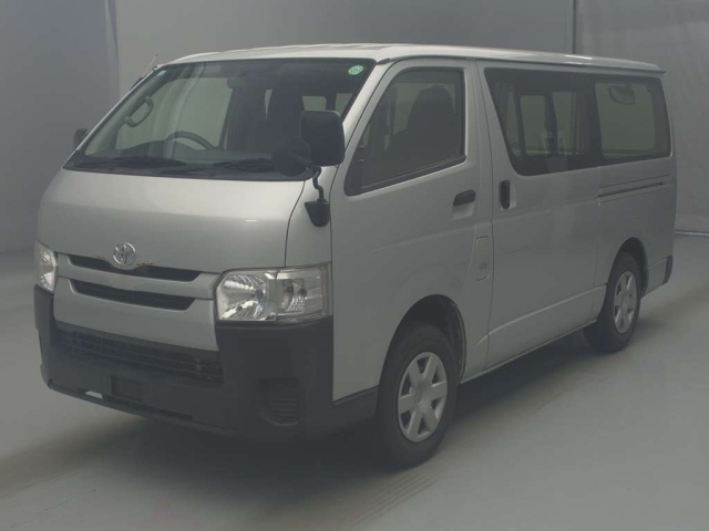 TOYOTA HIACE VAN 2015