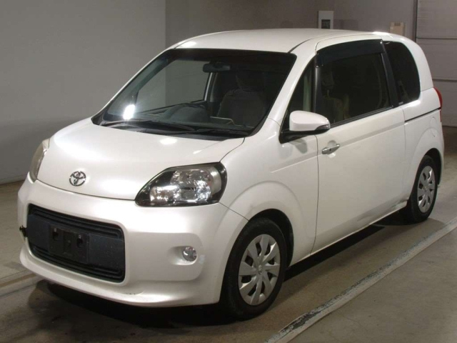 TOYOTA PORTE 2013
