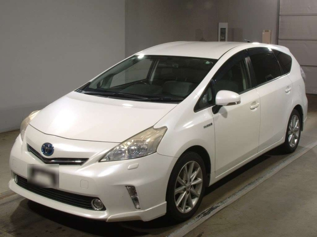 TOYOTA PRIUS ALPHA 2011