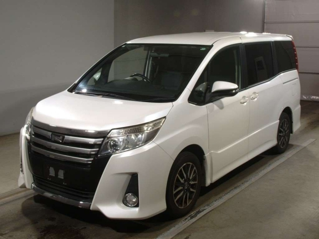 TOYOTA NOAH 2014