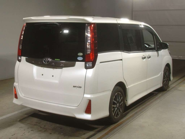 TOYOTA NOAH 2016