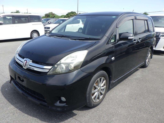 TOYOTA ISIS 2011