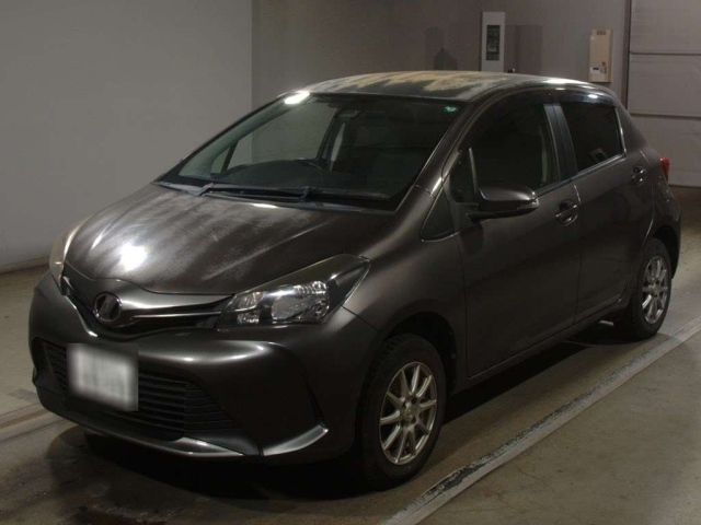 TOYOTA VITZ 2015