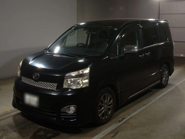 TOYOTA VOXY 2013