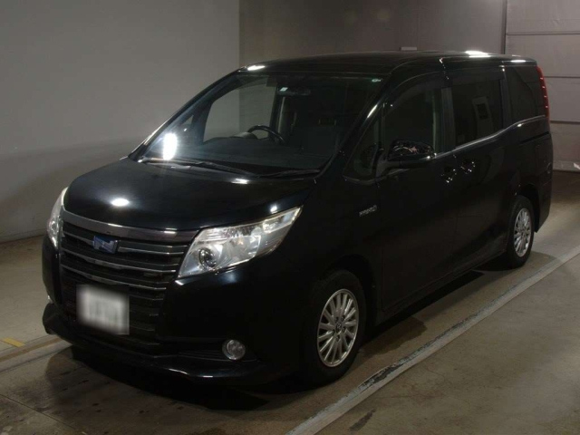 TOYOTA NOAH 2015