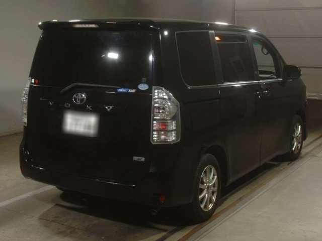 TOYOTA VOXY 2013