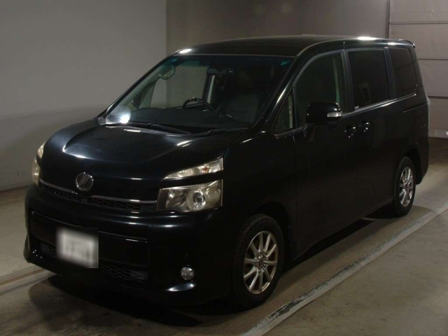 TOYOTA VOXY 2013