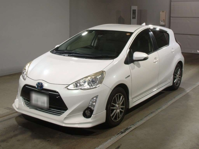 TOYOTA AQUA 2016