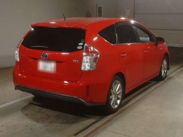 TOYOTA PRIUS ALPHA 2015