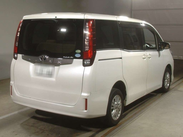 TOYOTA NOAH 2017