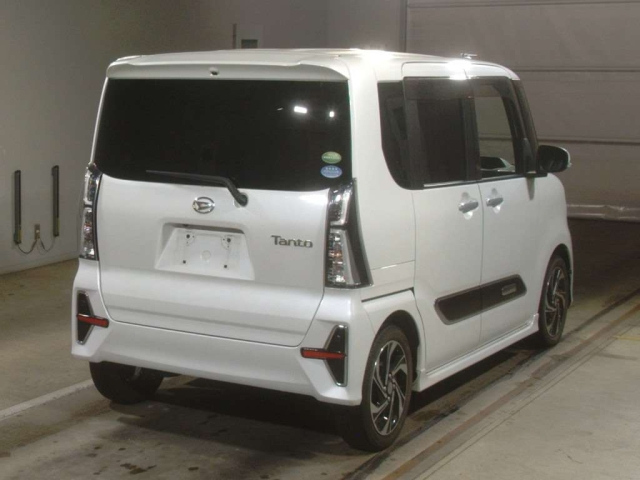 DAIHATSU TANTO 2021