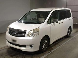 TOYOTA NOAH 2011