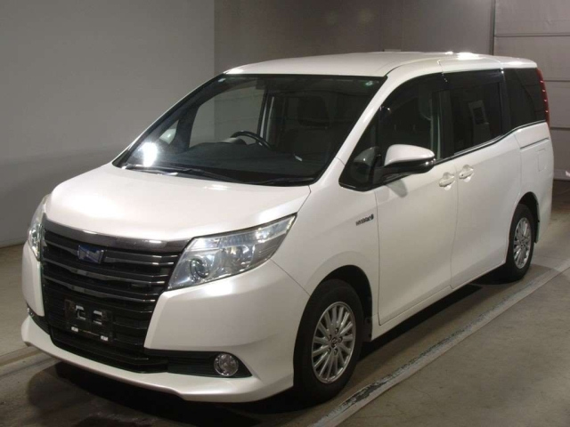 TOYOTA NOAH 2014