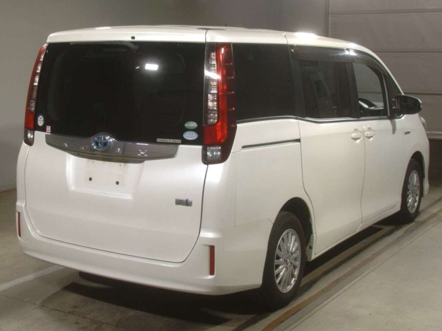 TOYOTA NOAH 2014