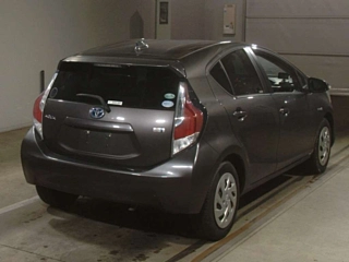 TOYOTA AQUA 2015