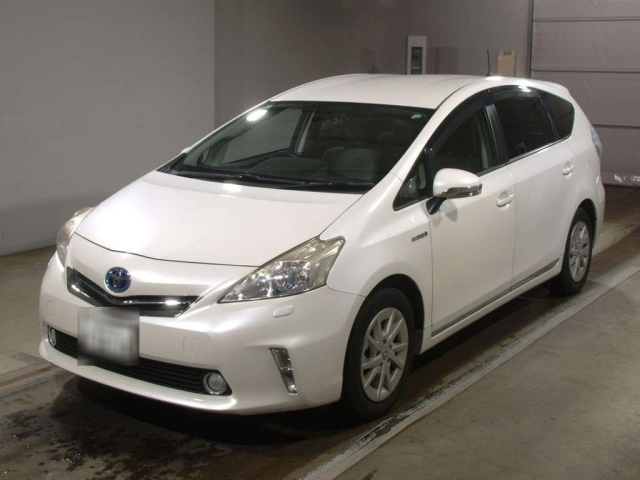 TOYOTA PRIUS ALPHA 2013