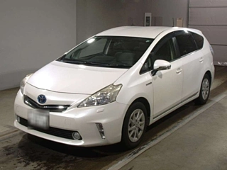 TOYOTA PRIUS ALPHA 2013