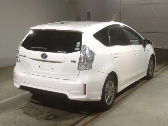 TOYOTA PRIUS ALPHA 2012