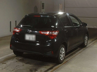 TOYOTA VITZ 2017