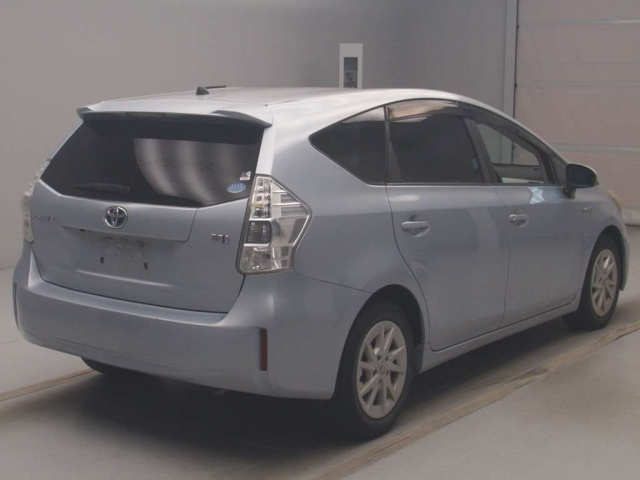 TOYOTA PRIUS ALPHA 2011