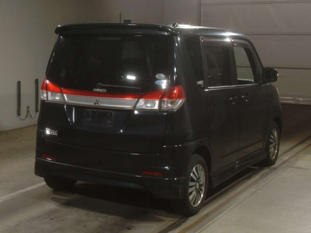 MITSUBISHI DELICA D2 2011