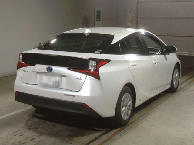 TOYOTA PRIUS 2021