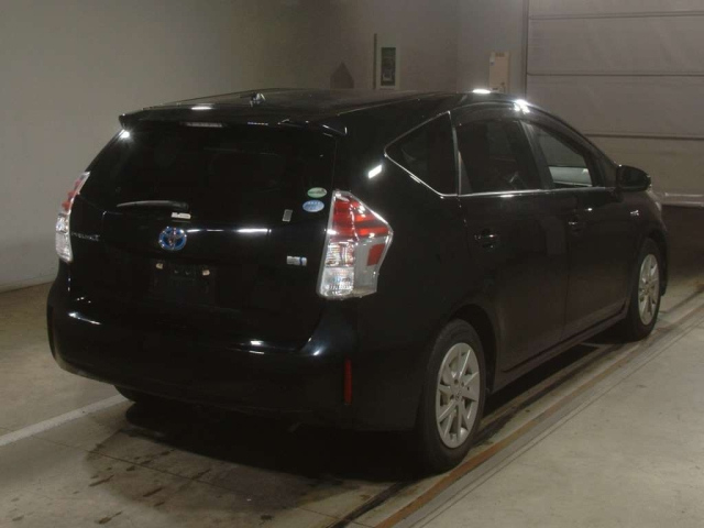 TOYOTA PRIUS ALPHA 2015