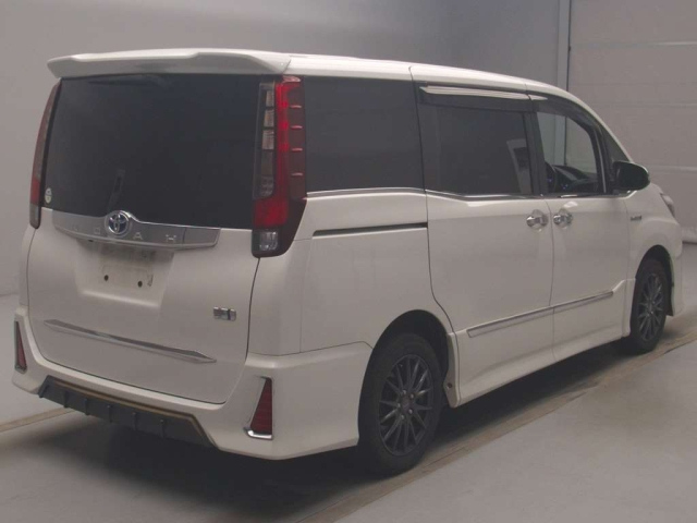 TOYOTA NOAH 2016