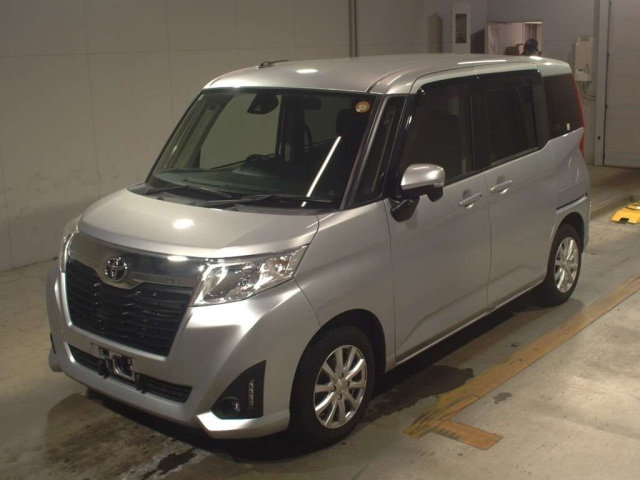 TOYOTA ROOMY 2017