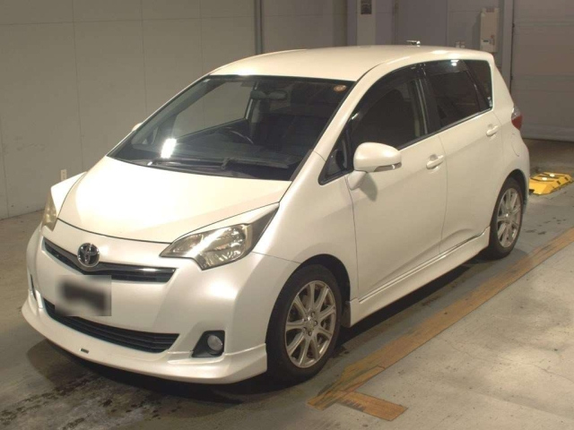 TOYOTA RACTIS 2011