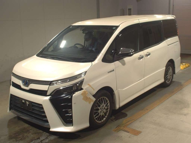 TOYOTA VOXY 2018