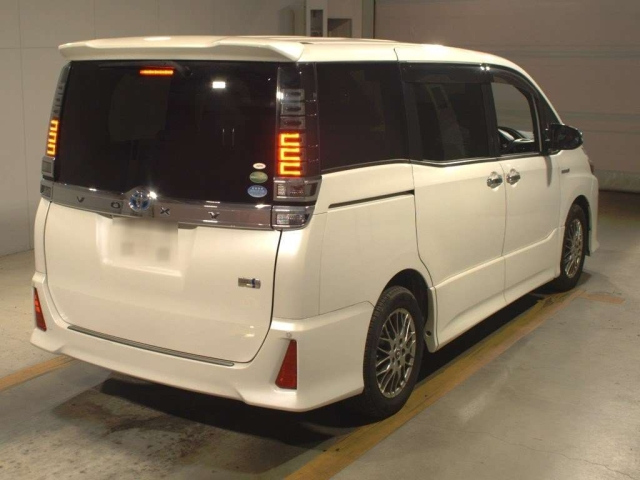 TOYOTA VOXY 2018