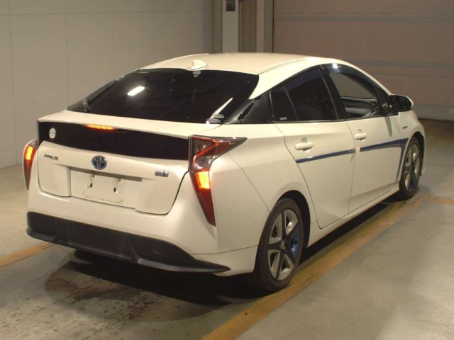 TOYOTA PRIUS 2017