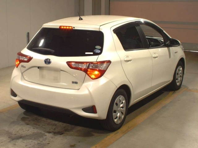 TOYOTA VITZ 2017