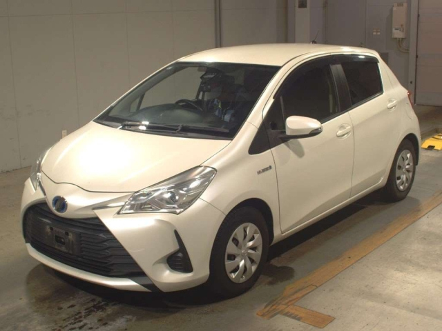 TOYOTA VITZ 2017