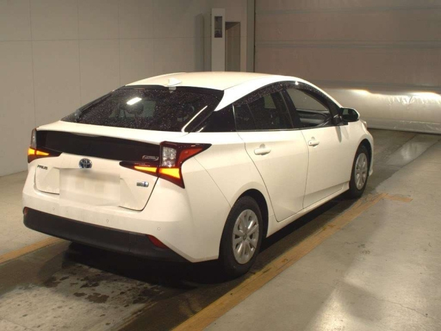 TOYOTA PRIUS 2021