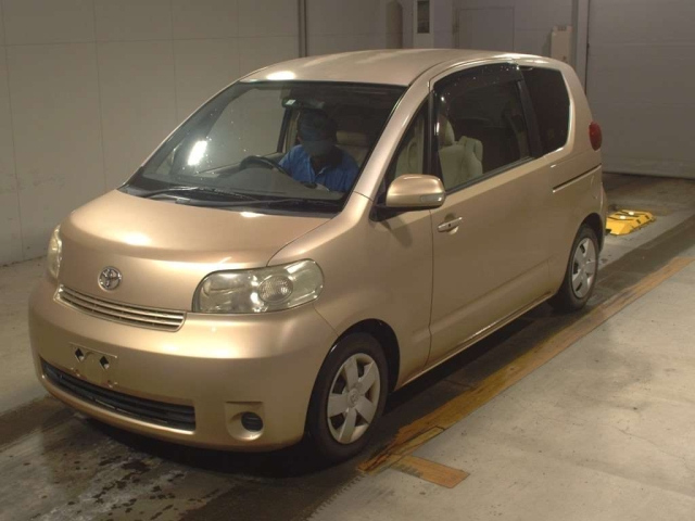 TOYOTA PORTE 2010