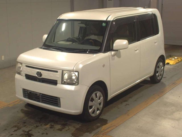 TOYOTA PIXIS SPACE 2012