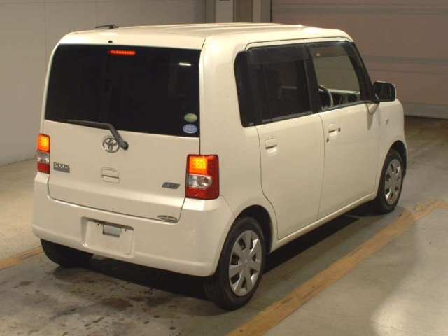 TOYOTA PIXIS SPACE 2012