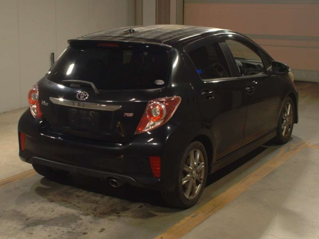 TOYOTA VITZ 2013