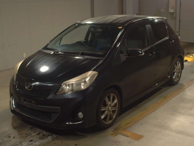 TOYOTA VITZ 2013