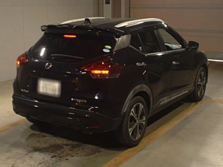 NISSAN KIX 2021