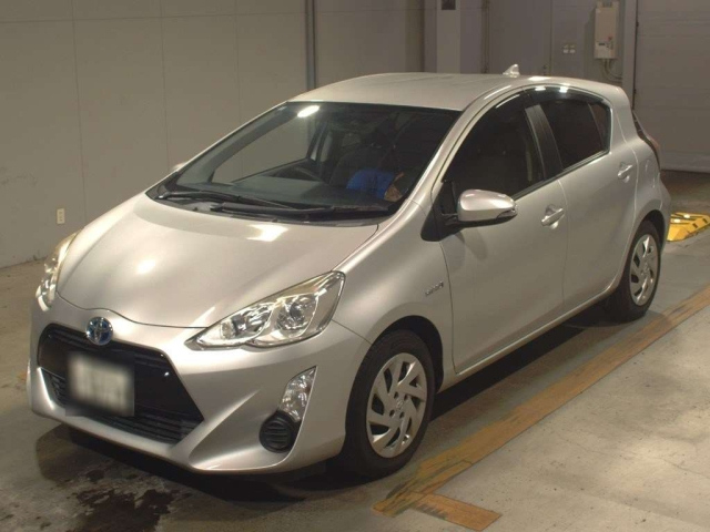 TOYOTA AQUA 2015