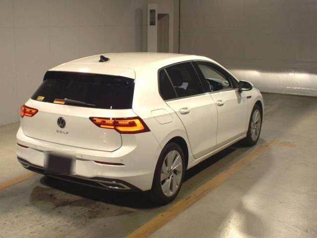 VOLKSWAGEN GOLF 2023