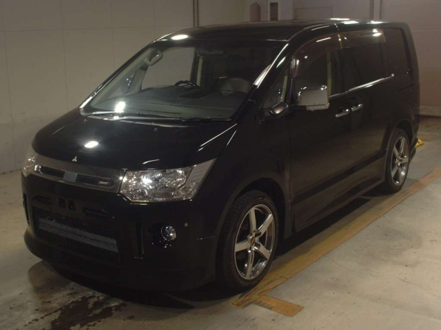 MITSUBISHI DELICA D5 2015