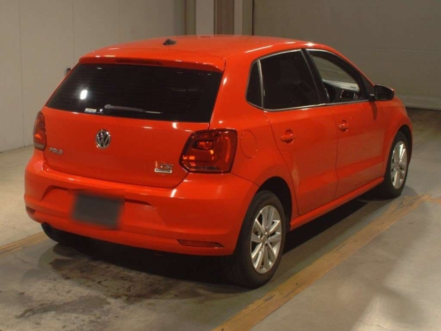VOLKSWAGEN POLO 2016
