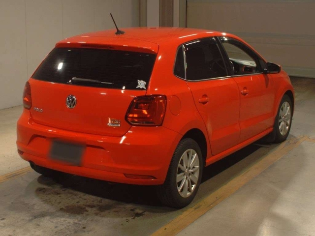 VOLKSWAGEN POLO 2015